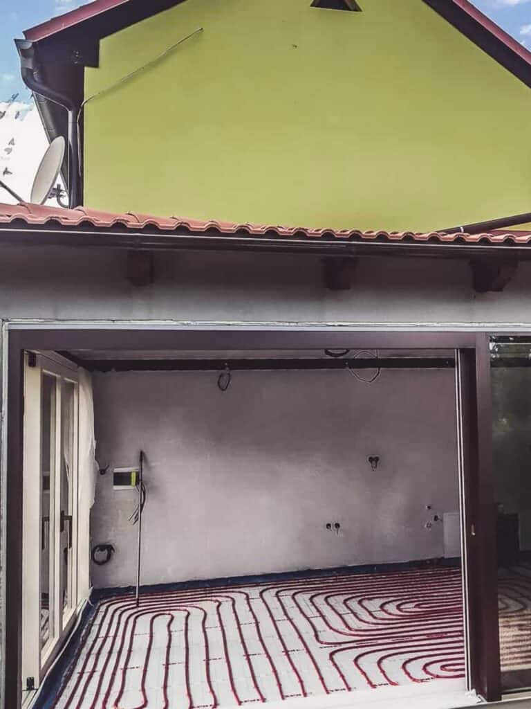 Rodinny dom Montáž rozvodov podlahového vykurovania